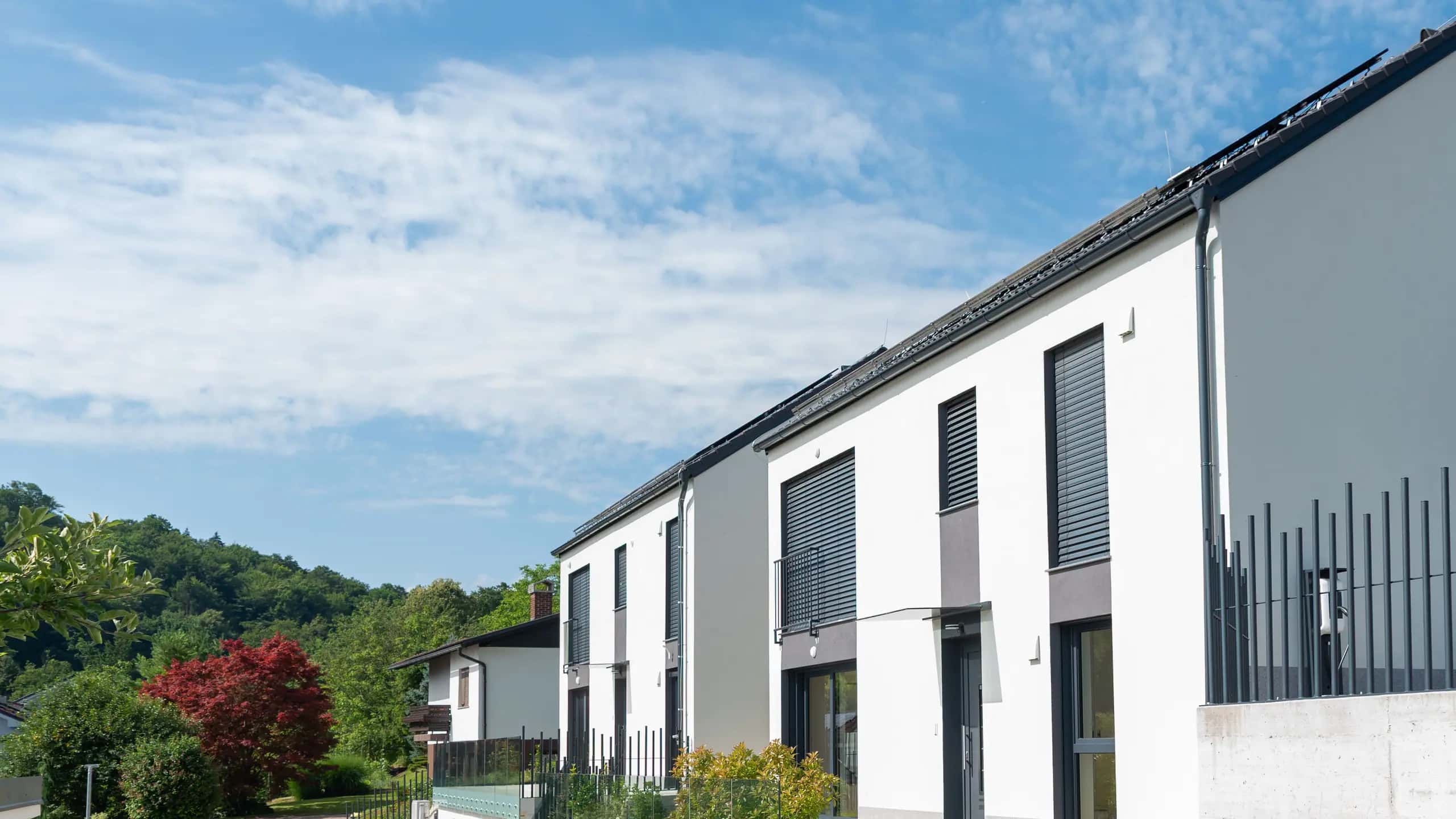 KALVISTA — the white-gabled apartment above a wooded valley in Šmarje pri Jelšah, under an open sky